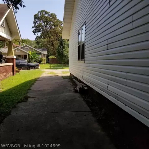 605 Clifton Ct, Fort Smith, AR 72903 photo 3