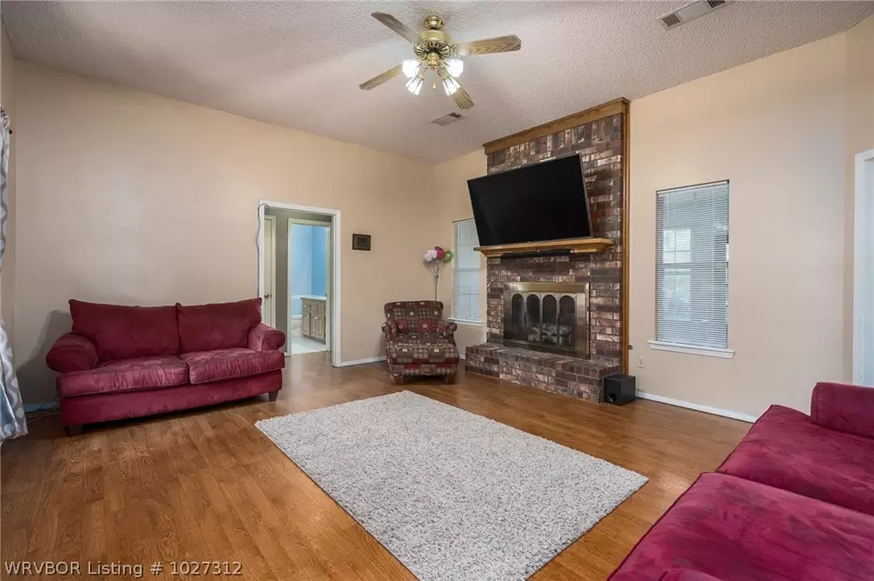  1800 Oakview Dr, Lavaca, AR 72941 photo 3