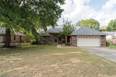 1800 Oakview Dr, Lavaca, AR 72941