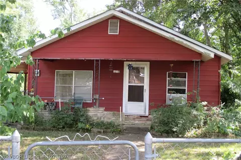 1210 Academy St, Paris, AR 72855 photo 3