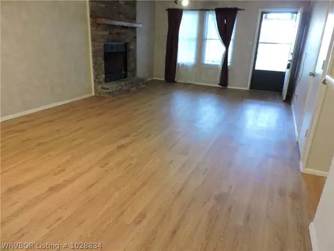 3301 S 68th Cir, Fort Smith, AR 72903 photo 2