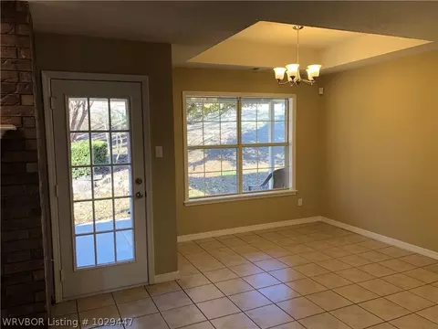 9709 E Pointe Dr, Fort Smith, AR 72903 photo 5