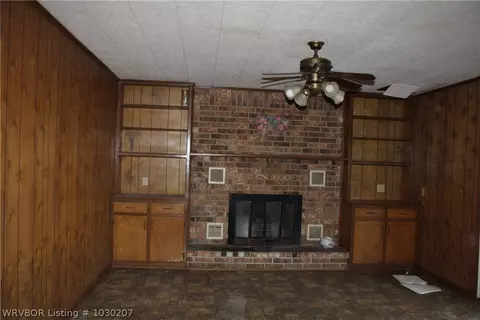 209 S 10th St, Paris, AR 72855 photo 3