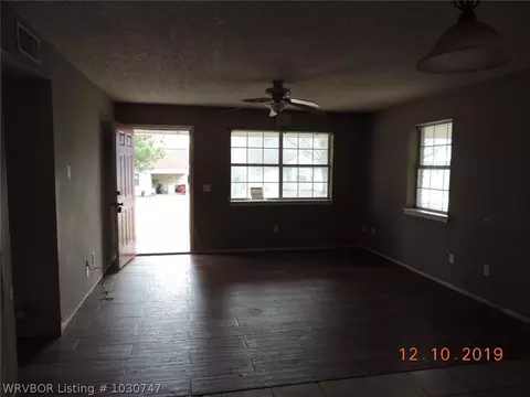 809 12th St, Ozark, AR 72949 photo 3