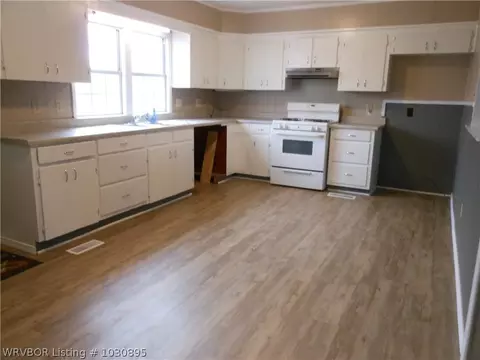 2018 N 8 St, Fort Smith, AR 72901 photo 2