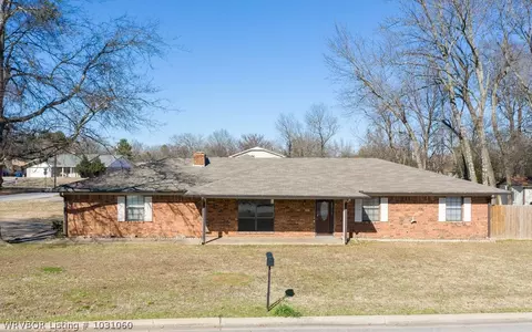 8526 Harvard Dr, Fort Smith, AR 72908 photo 2