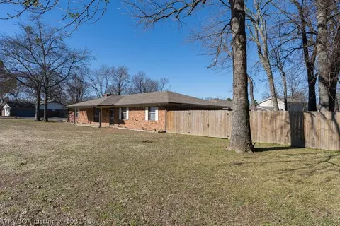 8526 Harvard Dr, Fort Smith, AR 72908 photo 4