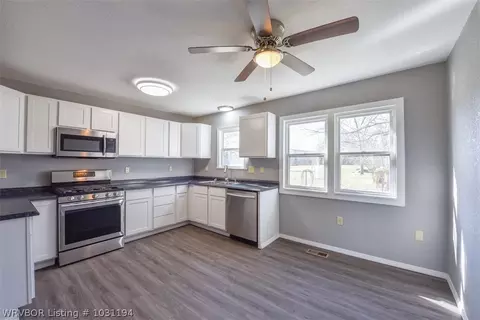 104 7th St, Barling, AR 72923 photo 7