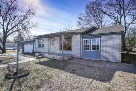 104 7th St, Barling, AR 72923 photo 1