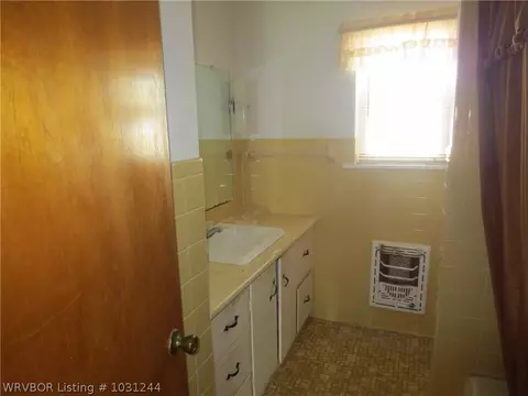 1101 C St, Barling, AR 72923 photo 9