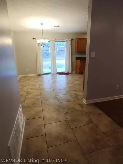 8124 S 22nd Ter, Fort Smith, AR 72908 photo 2