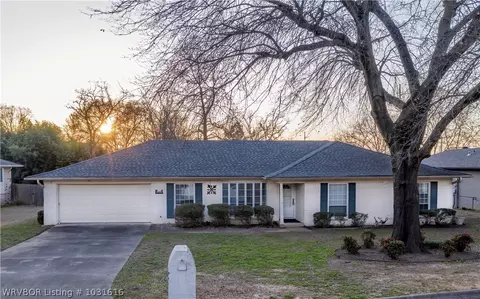 2008 Warwick Pl, Fort Smith, AR 72903 photo 1