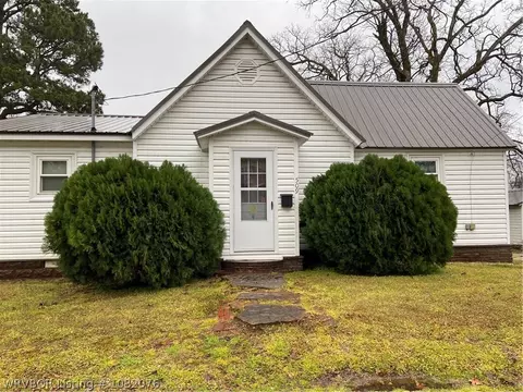 509 S 10th St, Paris, AR 72855 photo 1