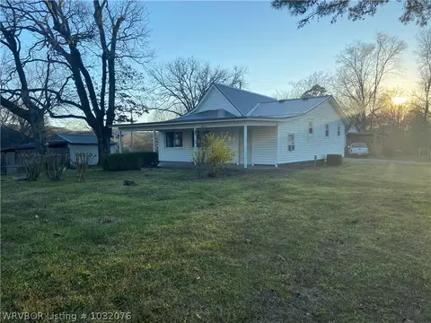 509 S 10th St, Paris, AR 72855 photo 5