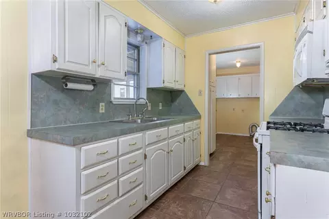 906 Pattie Ln, Barling, AR 72923 photo 8