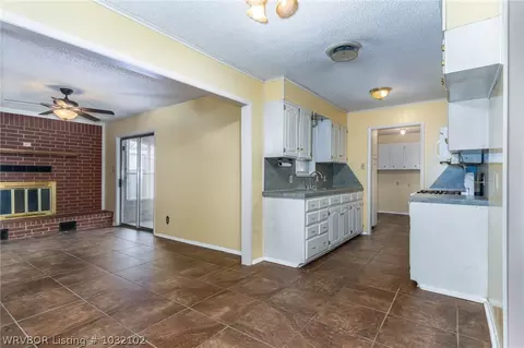 906 Pattie Ln, Barling, AR 72923 photo 7