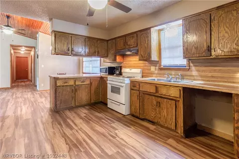 409 Maple St, Hartford, AR 72938 photo 10