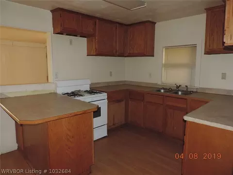 406 3rd St, Ozark, AR 72949 photo 5