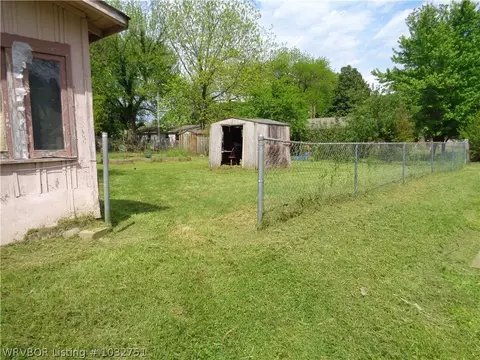 900 N 3rd St, Ozark, AR 72949 photo 5