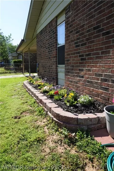 1104 P St, Barling, AR 72923 photo 4