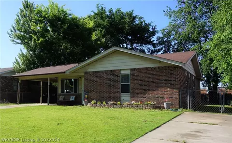 1104 P St, Barling, AR 72923 photo 2