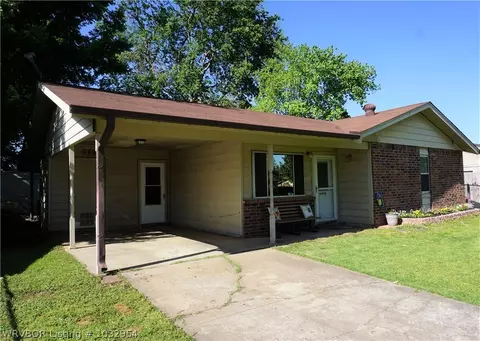 1104 P St, Barling, AR 72923 photo 3