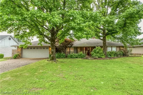1405 Oak Knolls Cir, Fort Smith, AR 72903 photo 1