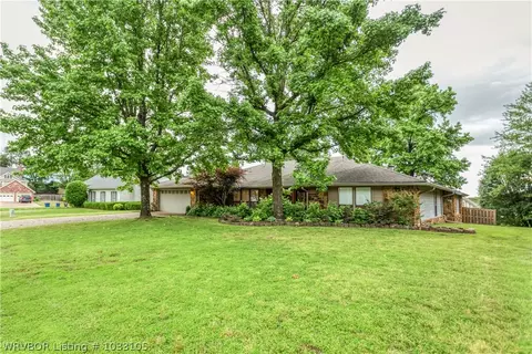 1405 Oak Knolls Cir, Fort Smith, AR 72903 photo 3