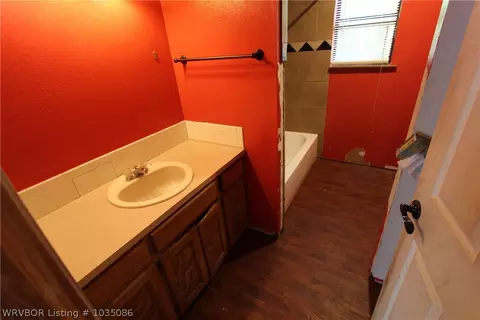 116 E Walnut St, Alma, AR 72921 photo 4