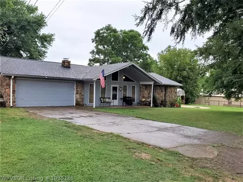 210 W Hazel St, Dyer, AR 72935 photo 2