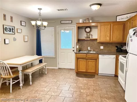 415 Riley Dr, Alma, AR 72921 photo 3