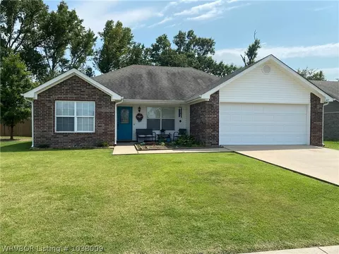 415 Riley Dr, Alma, AR 72921 photo 1