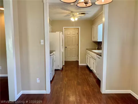 1308 Strozier Ct, Barling, AR 72923 photo 2