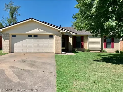 1308 Strozier Ct, Barling, AR 72923 photo 1