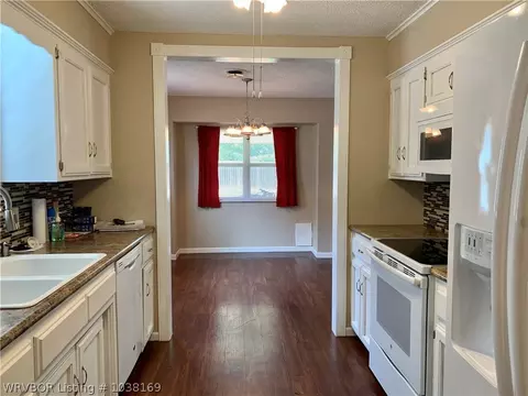 1308 Strozier Ct, Barling, AR 72923 photo 4