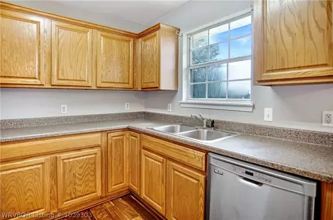 1012 L St, Barling, AR 72923 photo 6