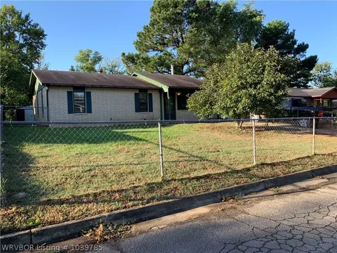 211 Farris Ave, Pocola, OK 74902 photo 1