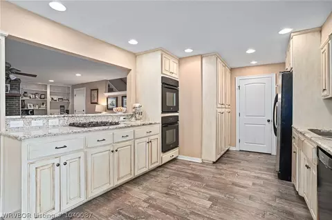 8906 Sebastian Ct, Hackett, AR 72937 photo 5