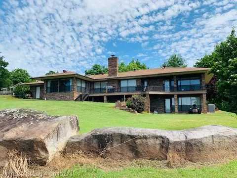 805 16th St, Van Buren, AR 72956