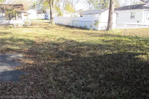 307 4th, Paris, AR 72855 photo 7