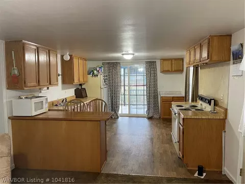 206 E Ruth Ave, Sallisaw, OK 74955 photo 2