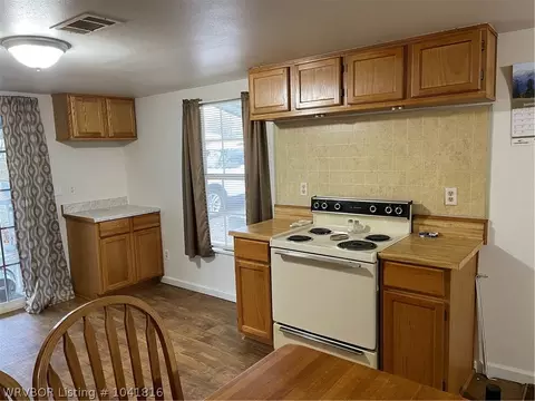 206 E Ruth Ave, Sallisaw, OK 74955 photo 4