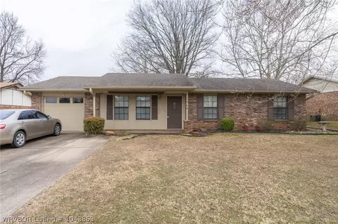1504 14th Cir, Barling, AR 72923 photo 2