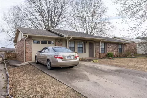 1504 14th Cir, Barling, AR 72923 photo 4