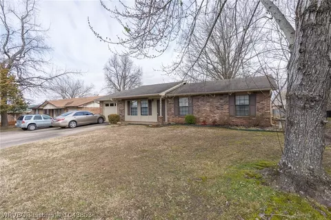 1504 14th Cir, Barling, AR 72923 photo 3