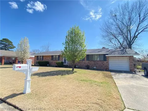 1706 Magnolia Dr, Fort Smith, AR 72908 photo 1