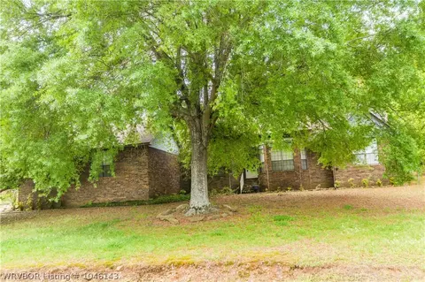 712 Maple St, Bonanza, AR 72916 photo 1