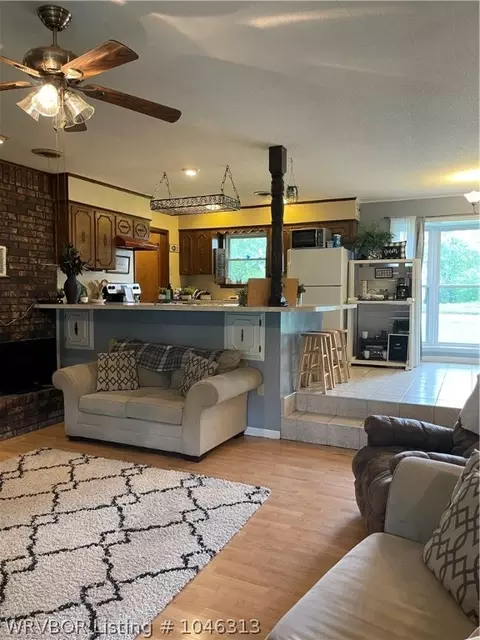 411 E Maple St, Paris, AR 72855 photo 4