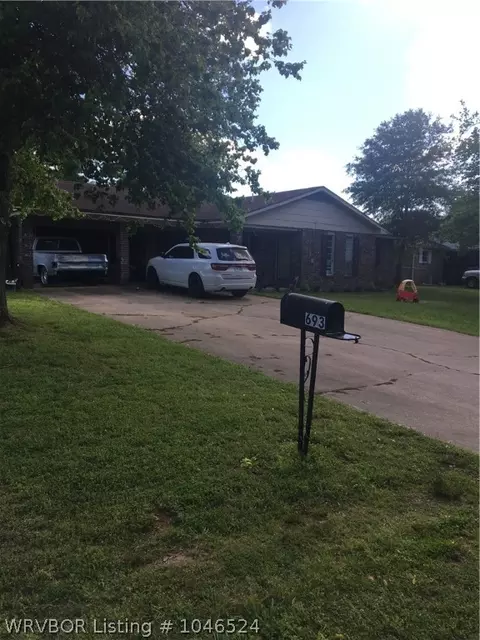 693 8th St, Waldron, AR 72958 photo 2