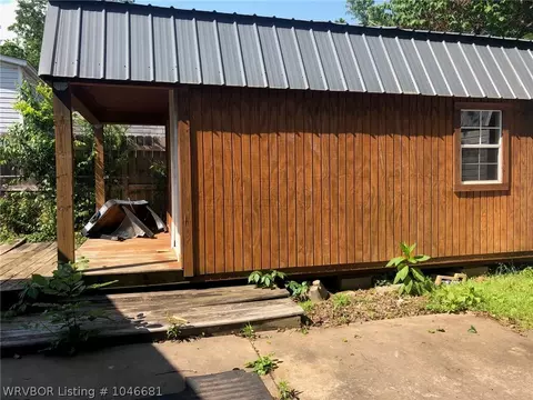 608 Ernest St, Barling, AR 72923 photo 4